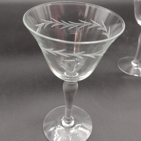 4 Etched Crystal Wine Glasses - Picture 9 of 11